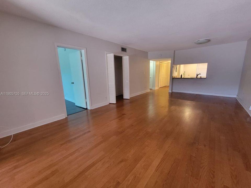 For Rent: $1,900 (2 beds, 2 baths, 1360 Square Feet)