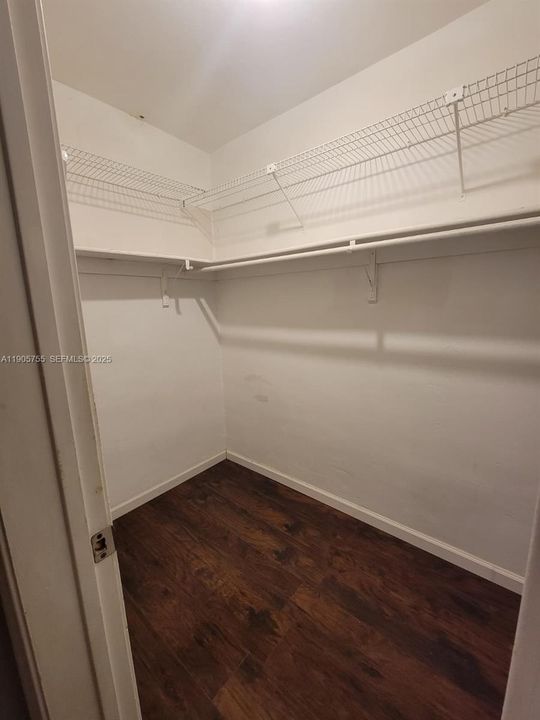 For Rent: $1,900 (2 beds, 2 baths, 1360 Square Feet)