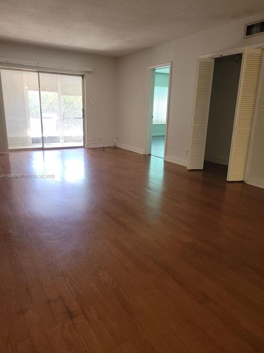 For Rent: $1,900 (2 beds, 2 baths, 1360 Square Feet)