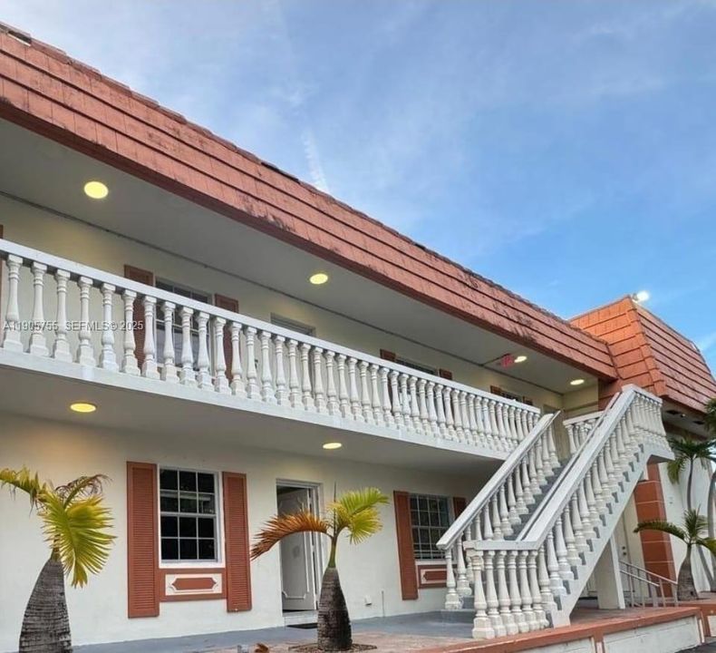 For Rent: $1,900 (2 beds, 2 baths, 1360 Square Feet)