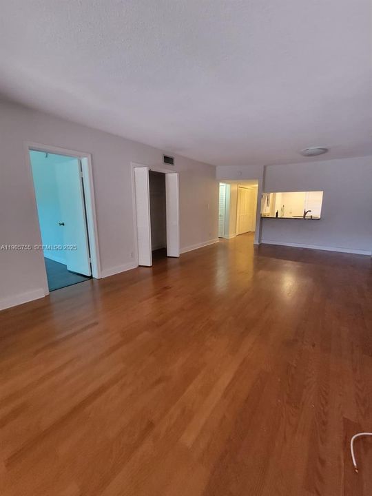 For Rent: $1,900 (2 beds, 2 baths, 1360 Square Feet)