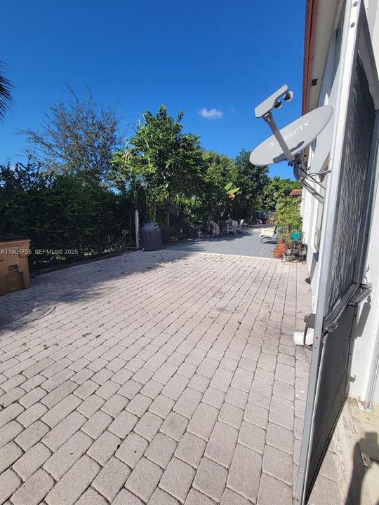 For Rent: $1,900 (2 beds, 2 baths, 1360 Square Feet)