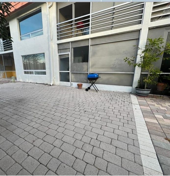 For Rent: $1,900 (2 beds, 2 baths, 1360 Square Feet)