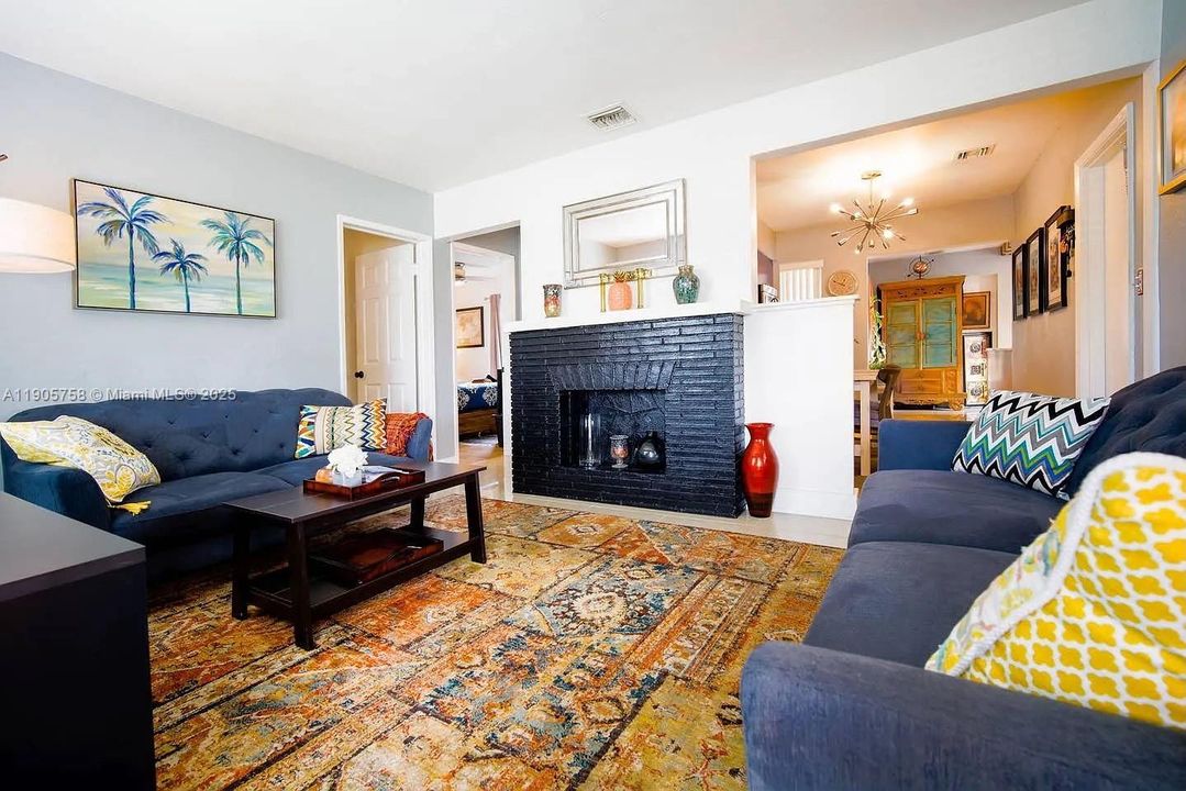 For Rent: $2,900 (3 beds, 2 baths, 1312 Square Feet)