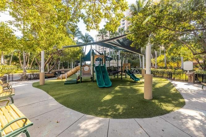 For Rent: $19,500 (3 beds, 3 baths, 2605 Square Feet)