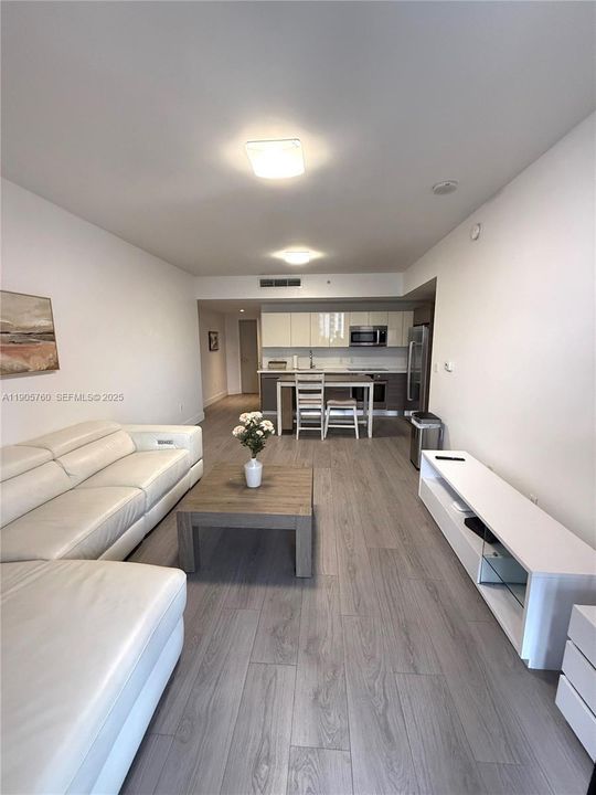 出租: $2,700 (1 贝兹, 1 浴室, 648 平方英尺)