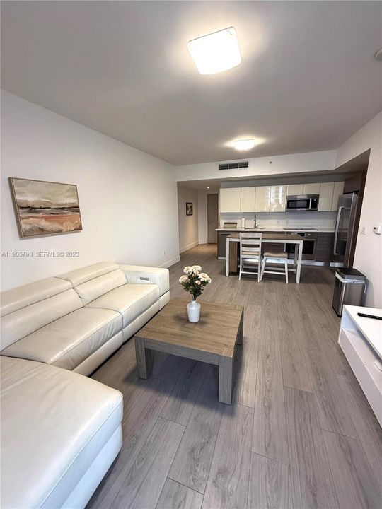 出租: $2,700 (1 贝兹, 1 浴室, 648 平方英尺)