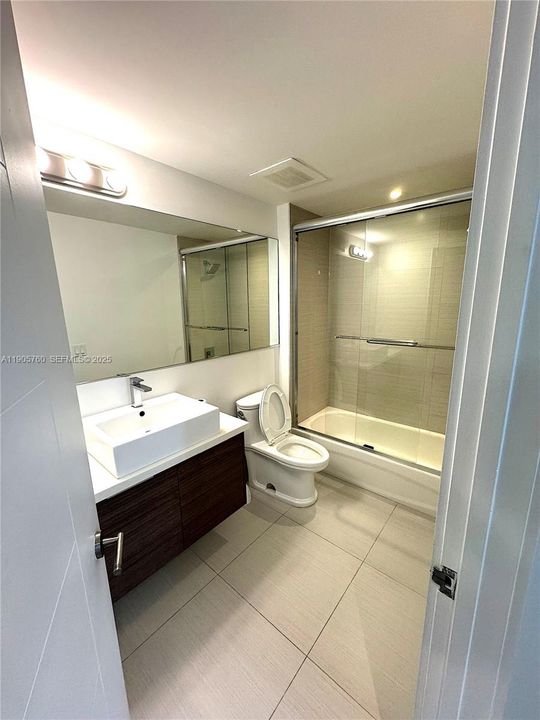 出租: $2,700 (1 贝兹, 1 浴室, 648 平方英尺)