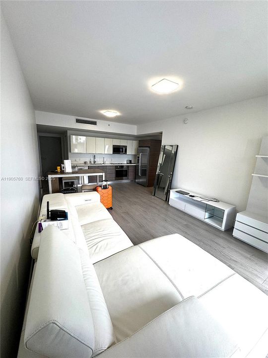 出租: $2,700 (1 贝兹, 1 浴室, 648 平方英尺)