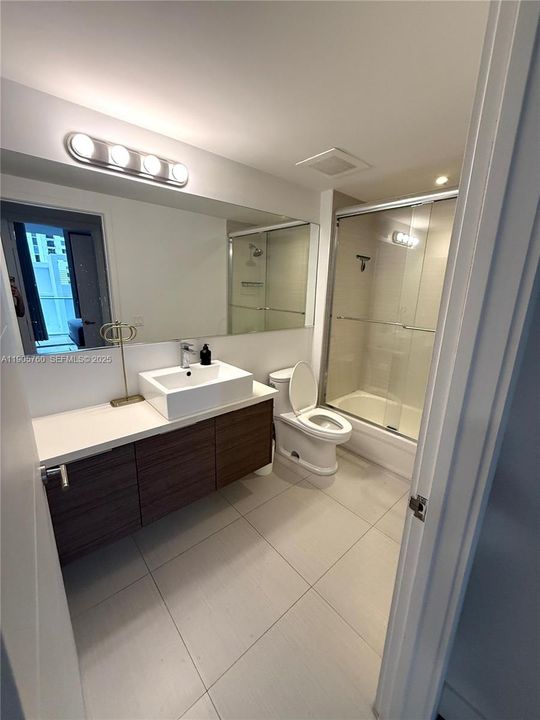 出租: $2,700 (1 贝兹, 1 浴室, 648 平方英尺)