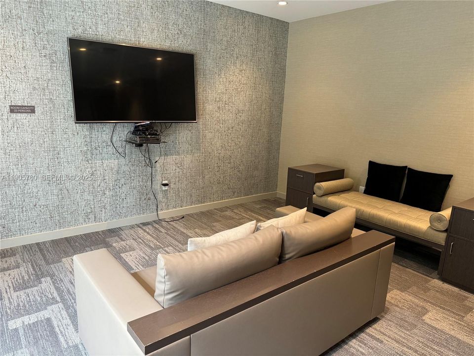 出租: $2,700 (1 贝兹, 1 浴室, 648 平方英尺)