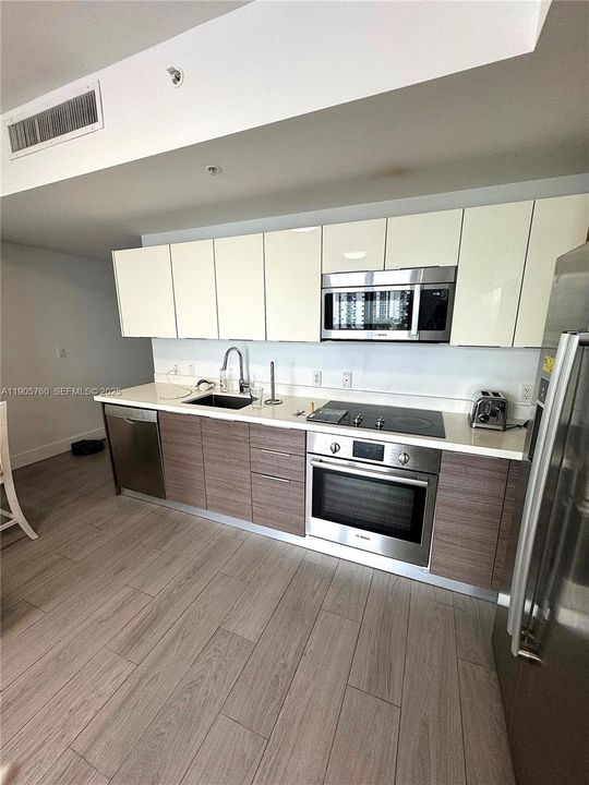 出租: $2,700 (1 贝兹, 1 浴室, 648 平方英尺)