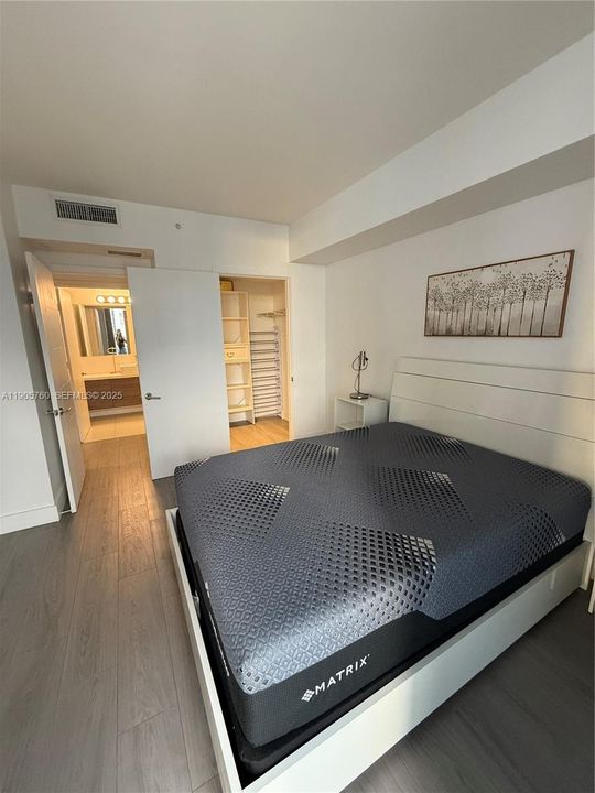 出租: $2,700 (1 贝兹, 1 浴室, 648 平方英尺)