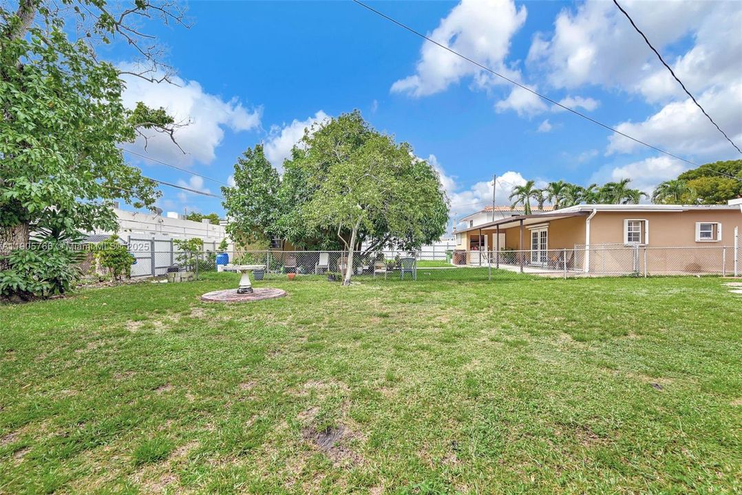 待售: $599,999 (4 贝兹, 2 浴室, 1462 平方英尺)