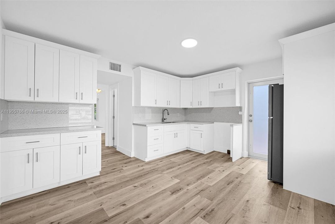 待售: $599,999 (4 贝兹, 2 浴室, 1462 平方英尺)