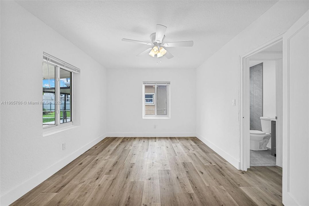 待售: $599,999 (4 贝兹, 2 浴室, 1462 平方英尺)