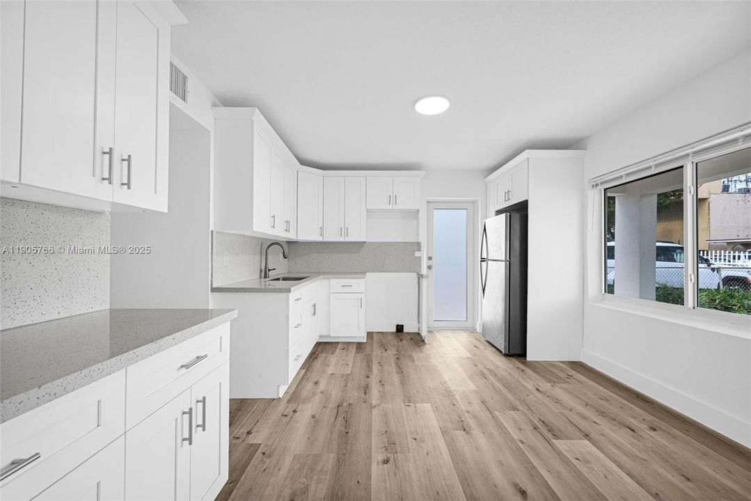 待售: $599,999 (4 贝兹, 2 浴室, 1462 平方英尺)