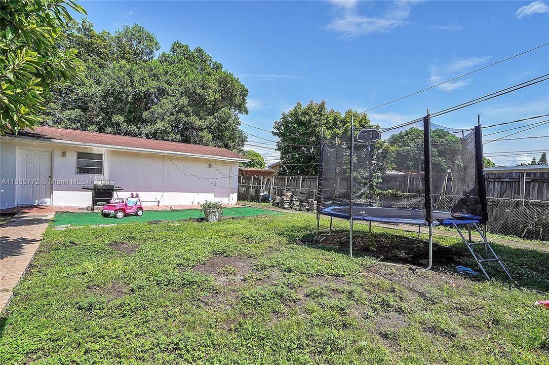 For Sale: $615,000 (4 beds, 3 baths, 1753 Square Feet)