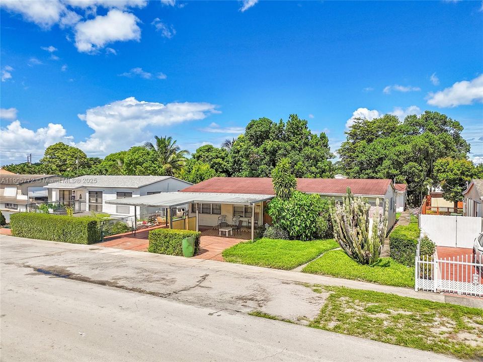 For Sale: $615,000 (4 beds, 3 baths, 1753 Square Feet)