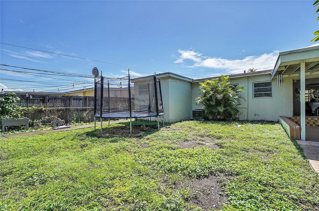 For Sale: $615,000 (4 beds, 3 baths, 1753 Square Feet)