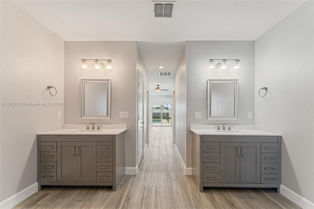 出租: $4,700 (6 贝兹, 2 浴室, 2850 平方英尺)