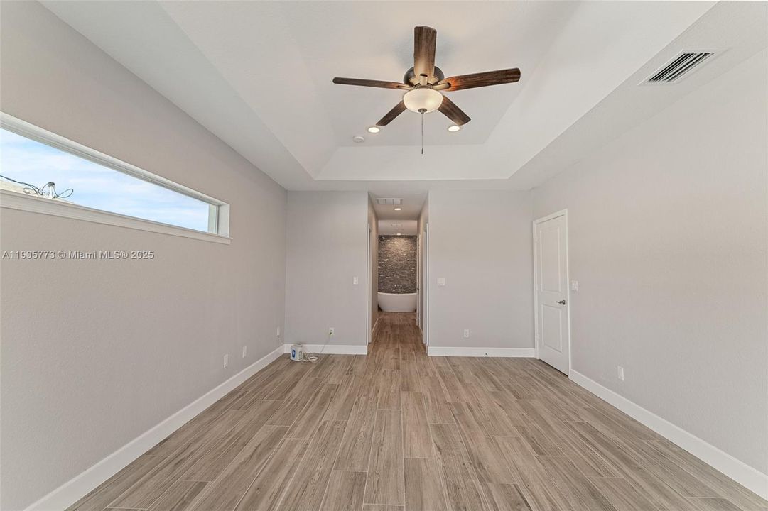 出租: $4,700 (6 贝兹, 2 浴室, 2850 平方英尺)