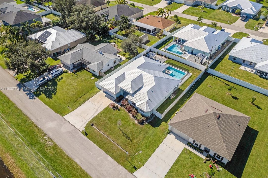 出租: $4,700 (6 贝兹, 2 浴室, 2850 平方英尺)