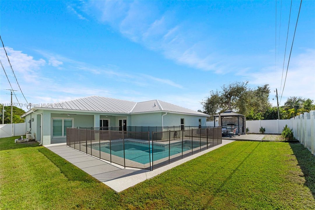 出租: $4,700 (6 贝兹, 2 浴室, 2850 平方英尺)