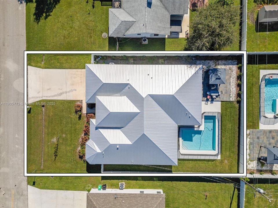 出租: $4,700 (6 贝兹, 2 浴室, 2850 平方英尺)