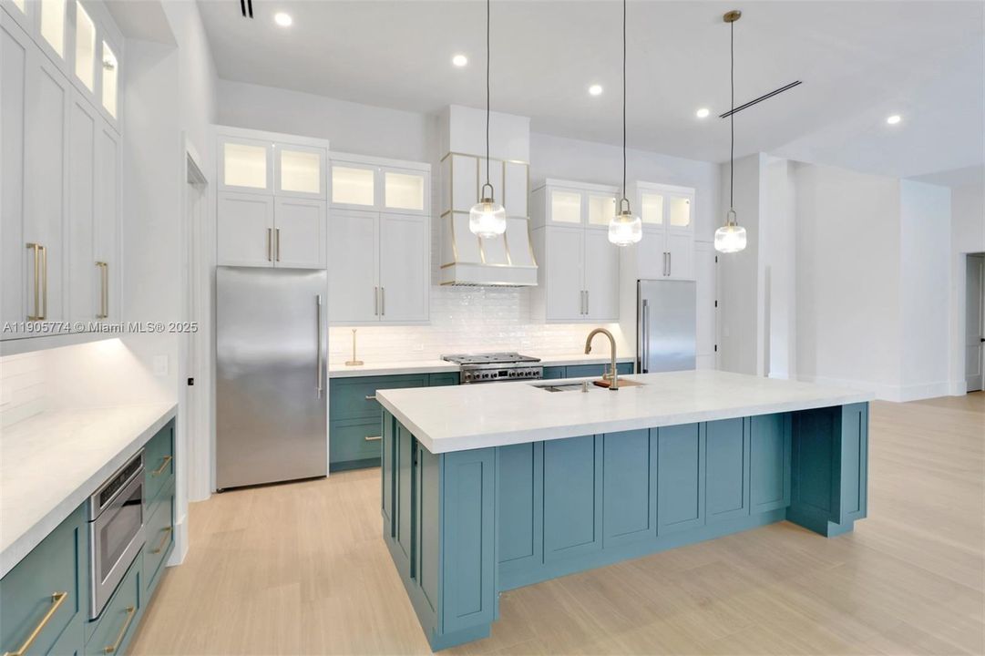 For Sale: $2,350,000 (5 beds, 4 baths, 3766 Square Feet)