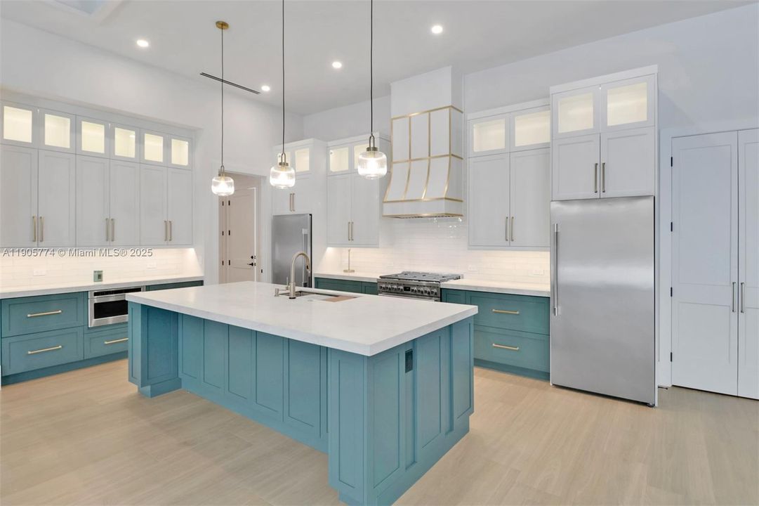 For Sale: $2,350,000 (5 beds, 4 baths, 3766 Square Feet)