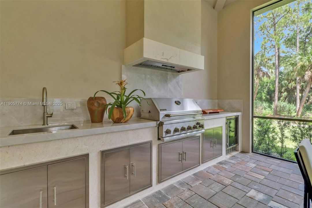 For Sale: $2,350,000 (5 beds, 4 baths, 3766 Square Feet)