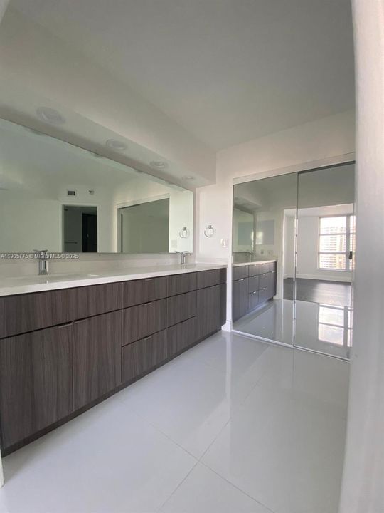 For Rent: $4,200 (2 beds, 2 baths, 1361 Square Feet)