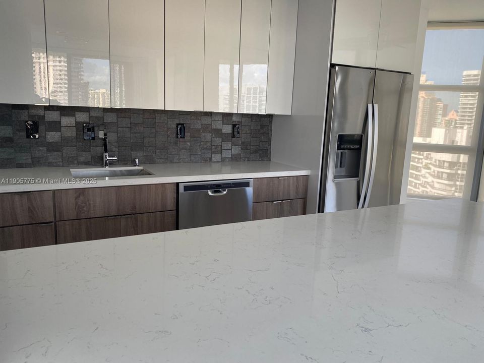 For Rent: $4,200 (2 beds, 2 baths, 1361 Square Feet)