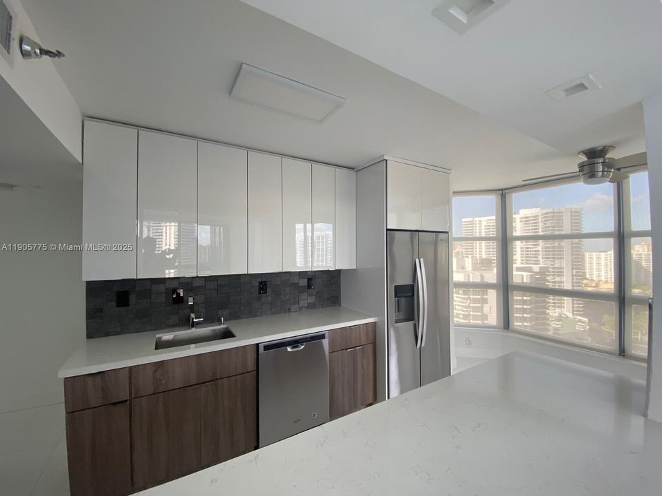 For Rent: $4,200 (2 beds, 2 baths, 1361 Square Feet)