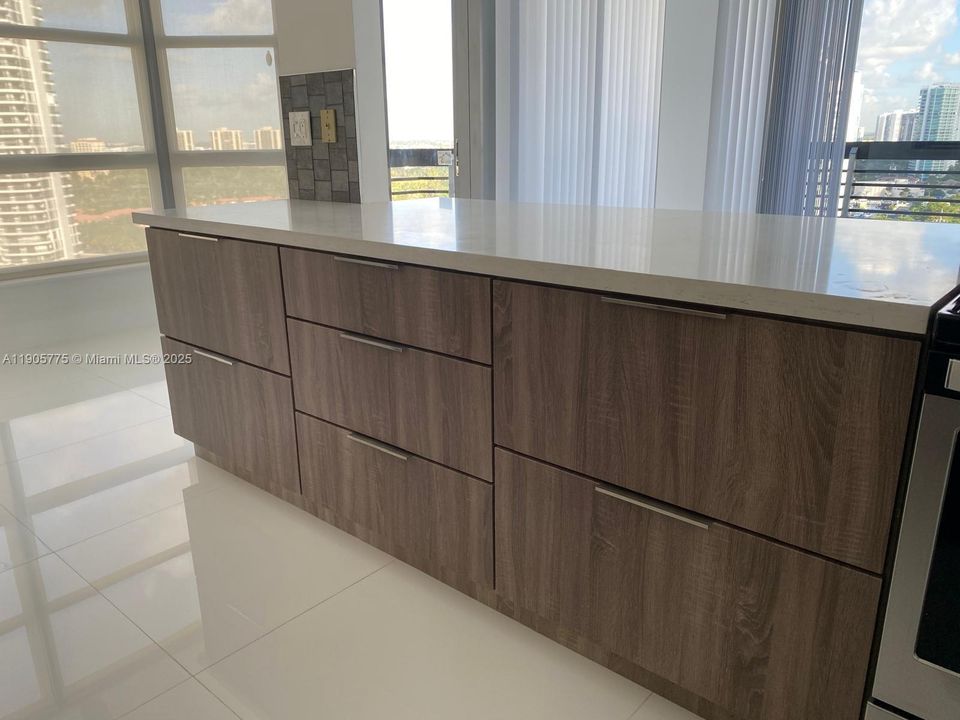 For Rent: $4,200 (2 beds, 2 baths, 1361 Square Feet)