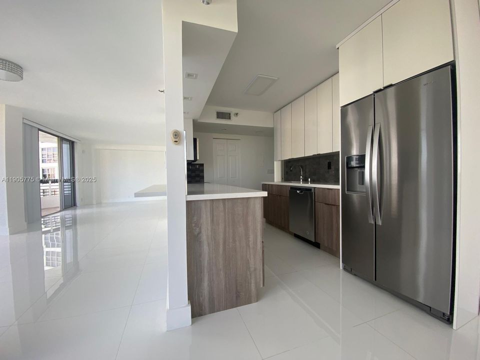 For Rent: $4,200 (2 beds, 2 baths, 1361 Square Feet)