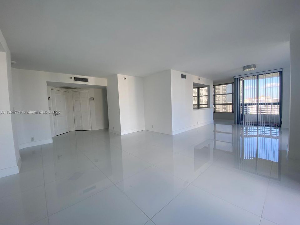 For Rent: $4,200 (2 beds, 2 baths, 1361 Square Feet)