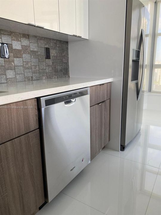 For Rent: $4,200 (2 beds, 2 baths, 1361 Square Feet)