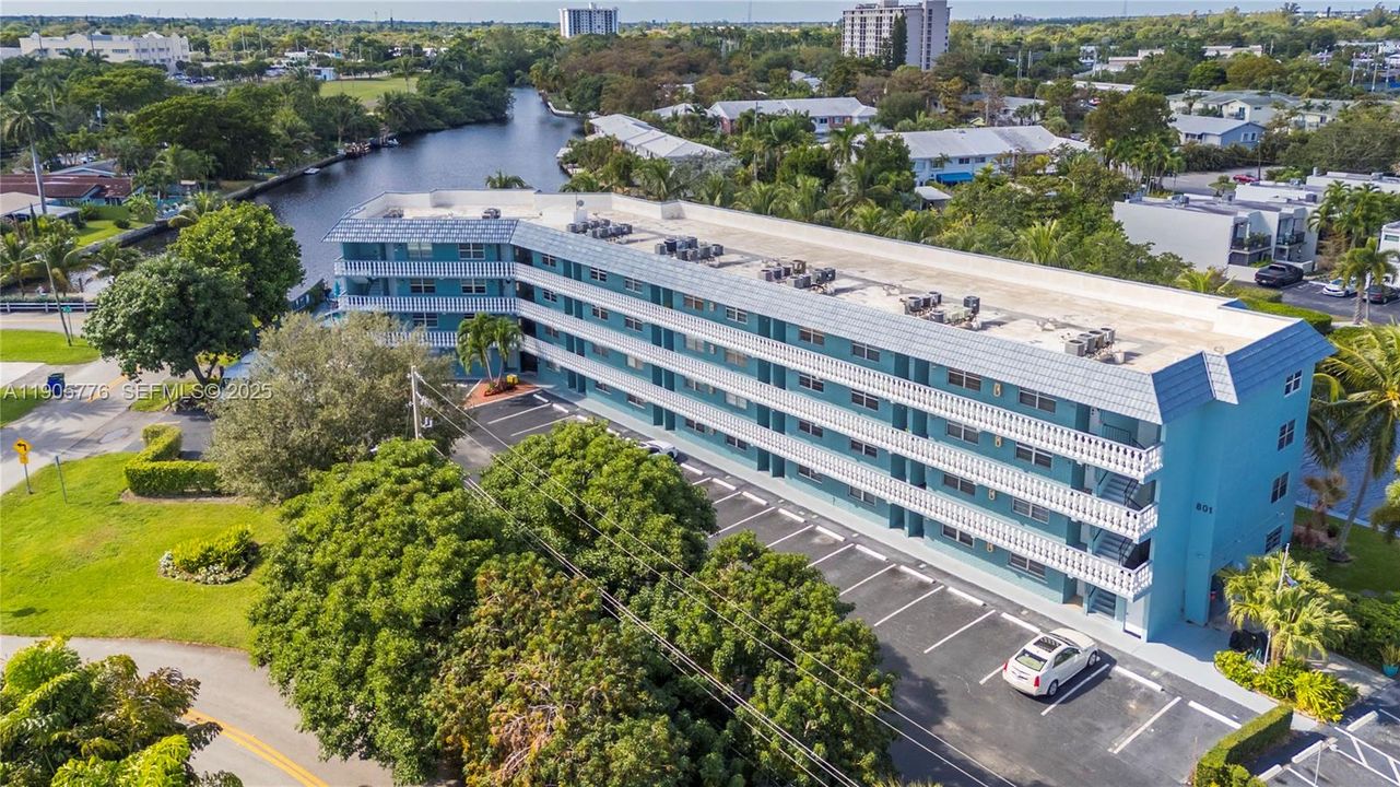 Front of Structure/Aerial view