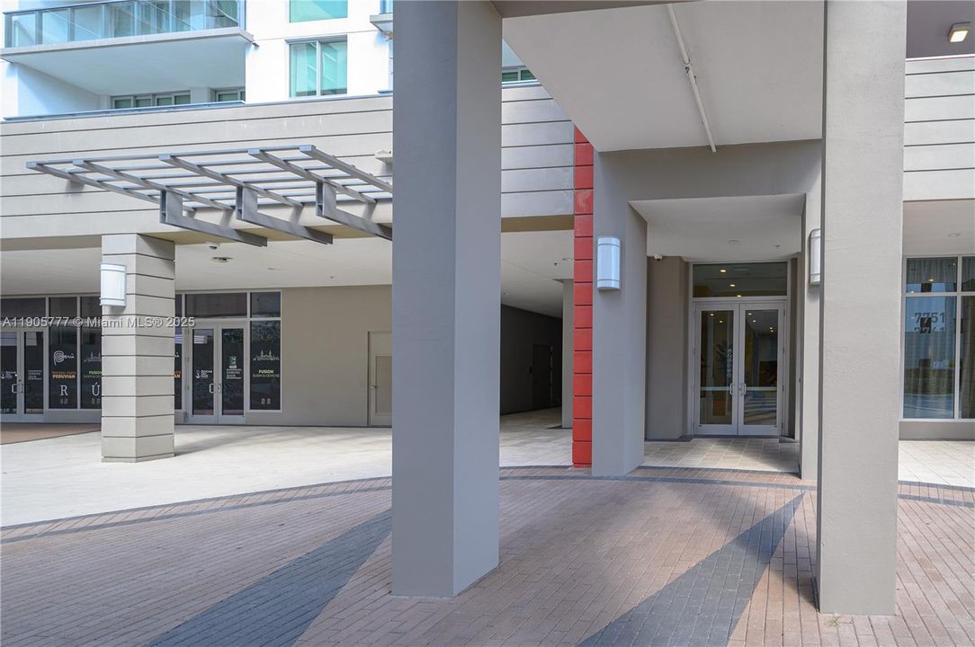 For Rent: $3,850 (3 beds, 3 baths, 1684 Square Feet)