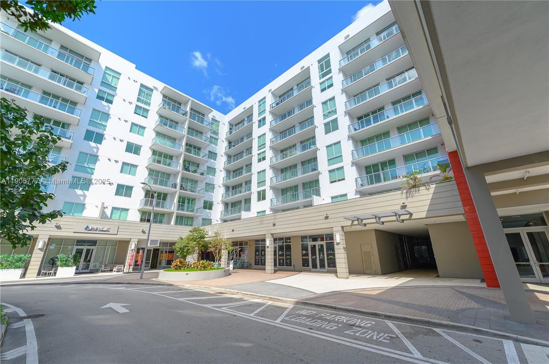 For Rent: $3,850 (3 beds, 3 baths, 1684 Square Feet)