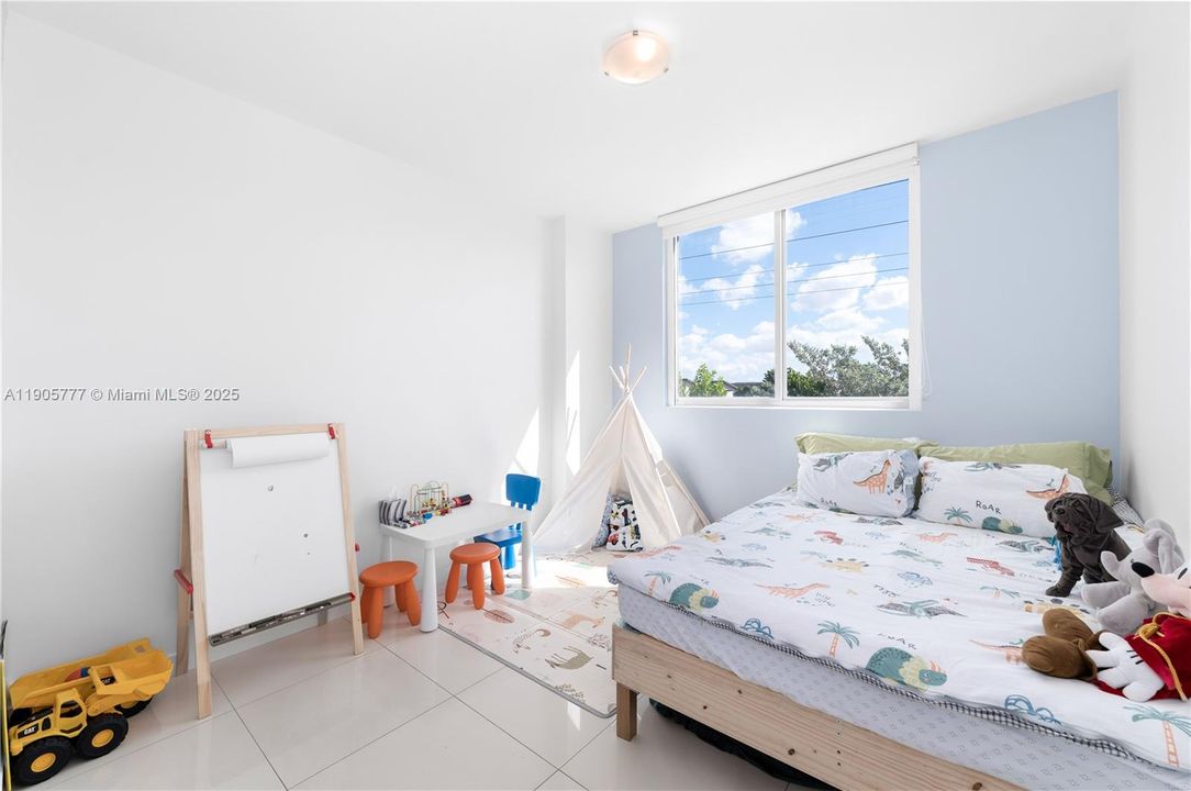 For Rent: $3,850 (3 beds, 3 baths, 1684 Square Feet)