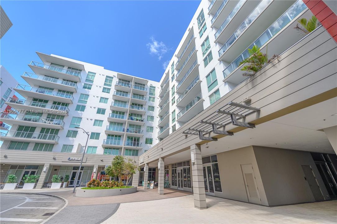 For Rent: $3,850 (3 beds, 3 baths, 1684 Square Feet)