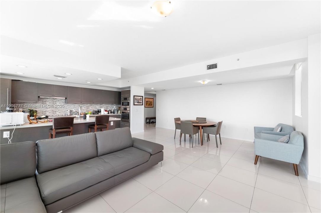 For Rent: $3,850 (3 beds, 3 baths, 1684 Square Feet)