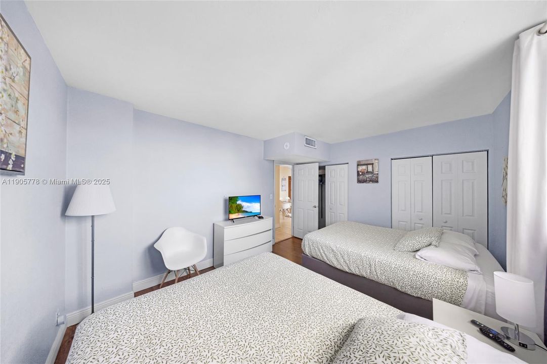 For Sale: $442,000 (1 beds, 1 baths, 812 Square Feet)