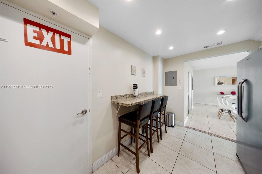 For Sale: $442,000 (1 beds, 1 baths, 812 Square Feet)