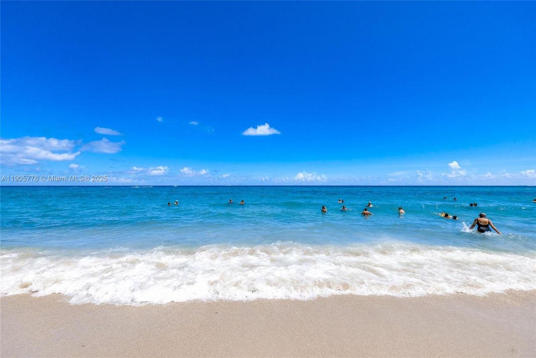 For Sale: $442,000 (1 beds, 1 baths, 812 Square Feet)