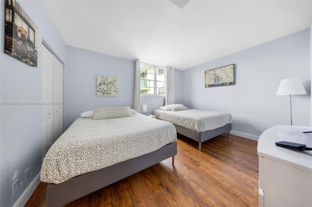 For Sale: $442,000 (1 beds, 1 baths, 812 Square Feet)