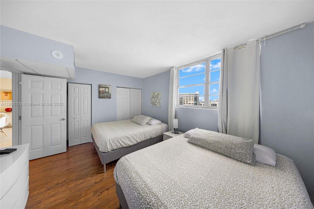 For Sale: $442,000 (1 beds, 1 baths, 812 Square Feet)